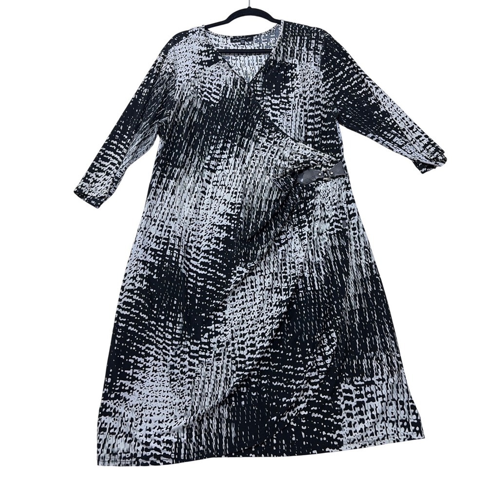 Mlle Gabrielle Black White Abstract Faux Wrap Dress Buckle Detail Plus Size 2X
